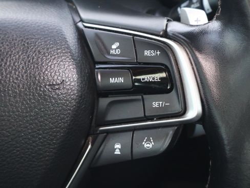 Used 2018 Honda Accord Touring image 25