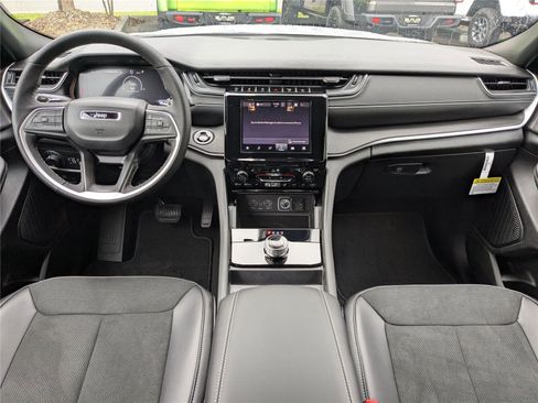 New 2025 Jeep Grand Cherokee L Altitude image 16