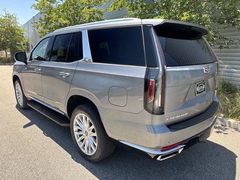 Used 2021 Cadillac Escalade Luxury RWD image 3