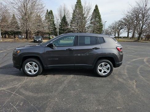Used 2023 Jeep Compass Sport image 2