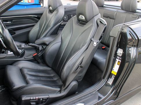 Used 2015 BMW M4 Convertible image 26