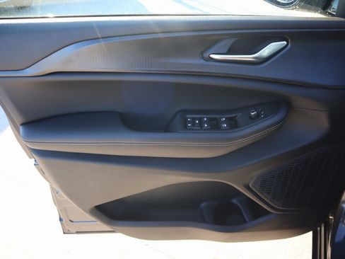 New 2025 Jeep Grand Cherokee Altitude image 16