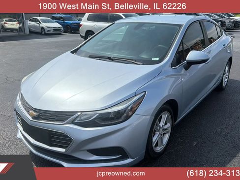 Used 2017 Chevrolet Cruze LT FWD image 1