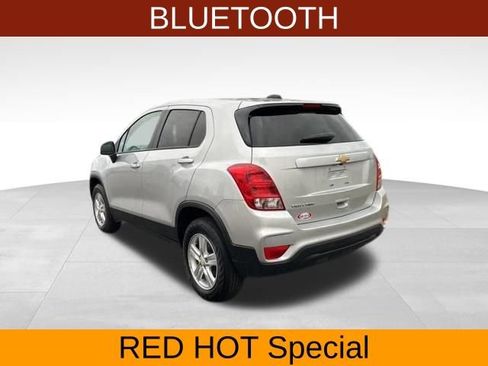 Used 2021 Chevrolet Trax LS w/ Tint and Cruise Package image 5
