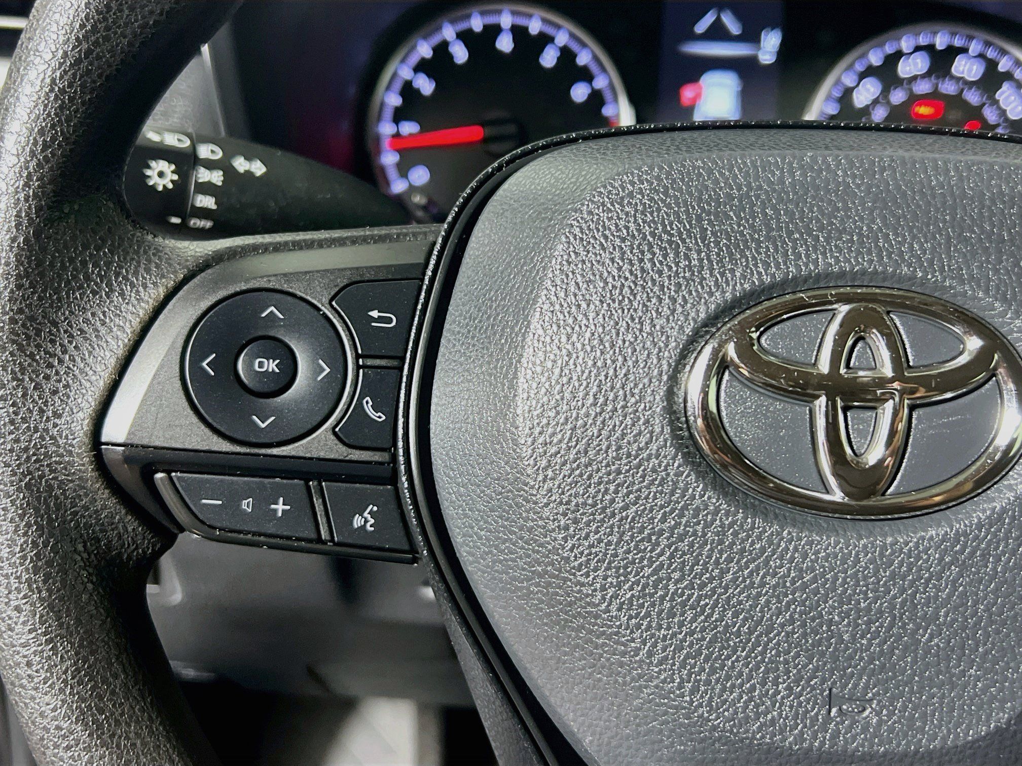 Used 2022 Toyota RAV4 LE AWD/4WD image 18