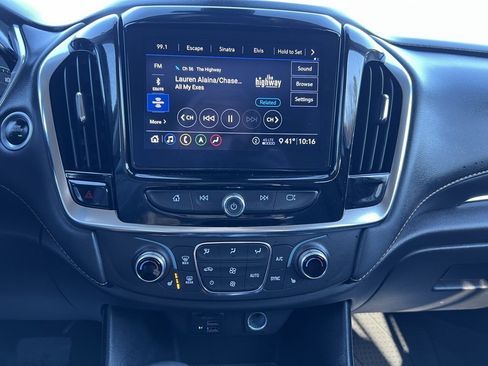 Used 2021 Chevrolet Traverse LT w/ LT Premium Package image 15