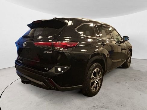 Used 2021 Toyota Highlander XLE image 5