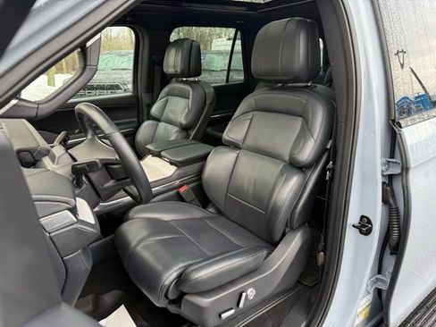 Used 2025 Lincoln Navigator Reserve w/ Jet Appearance Package AWD/4WD image 18