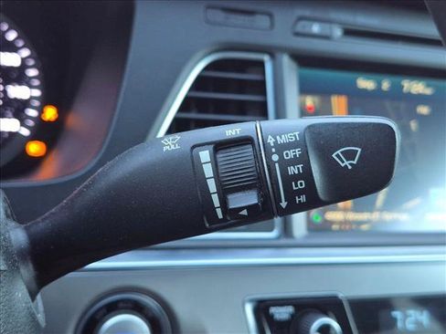 Used 2015 Hyundai Sonata Limited w/ Option Group 05 FWD image 6