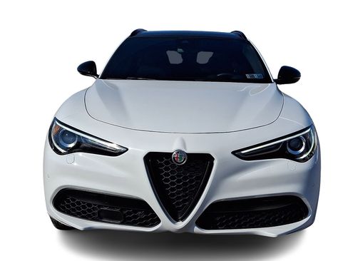 Used 2023 Alfa Romeo Stelvio Veloce image 2