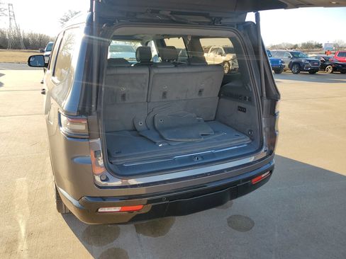 Used 2023 Jeep Grand Wagoneer Series III w/ Quick Order Packagew 28T image 33