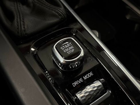 Used 2020 Volvo XC60 T5 Momentum w/ Protection Package Premier image 23