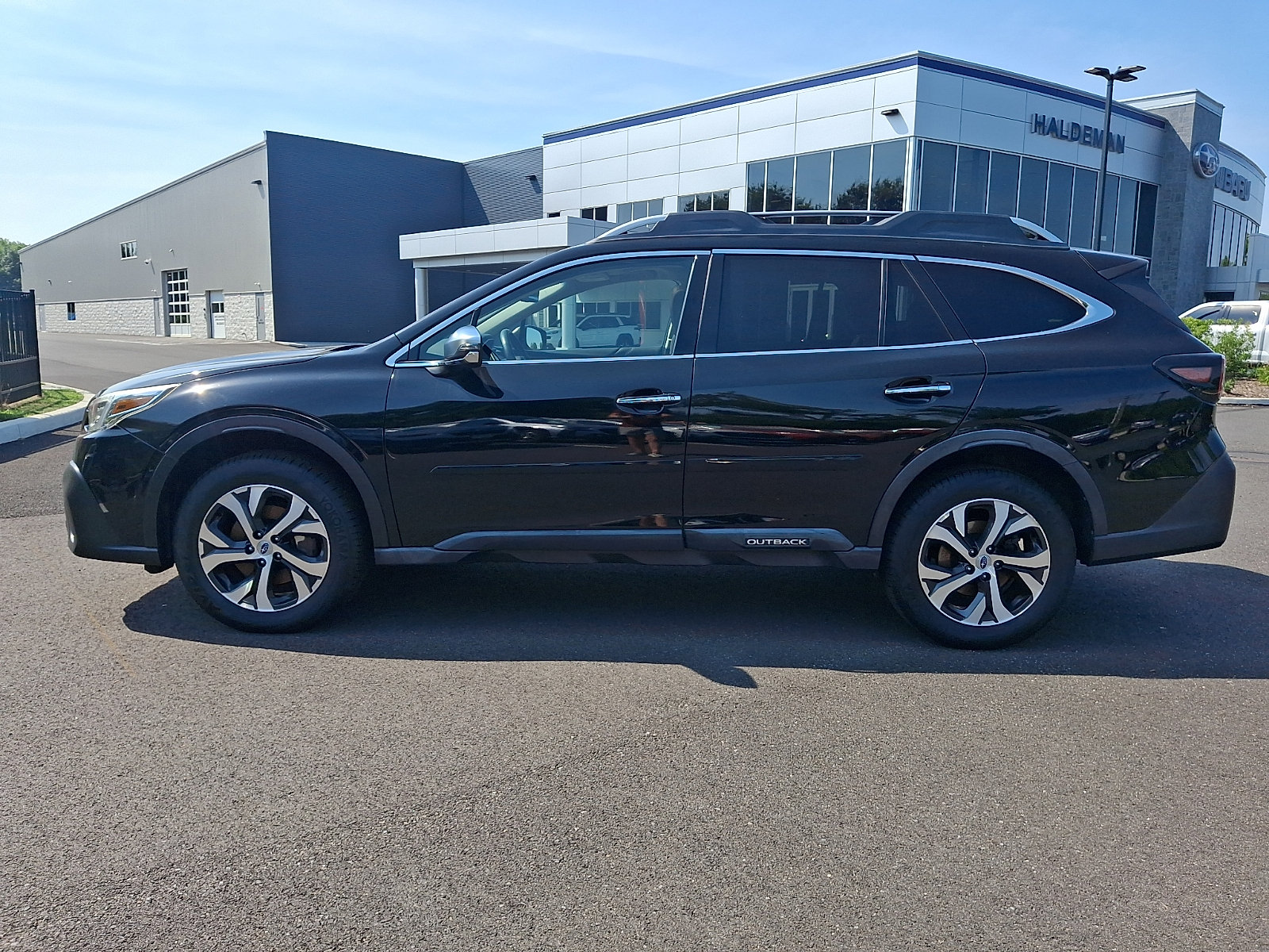 Used 2020 Subaru Outback Touring XT AWD/4WD image 4