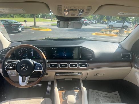 Used 2022 Mercedes-Benz GLS 580 4MATIC image 13