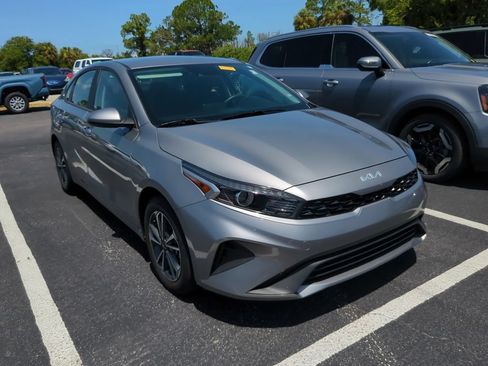 Certified 2024 Kia Forte LXS FWD image 1