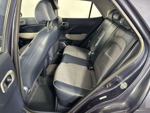 Used 2022 Hyundai Venue Limited FWD image 21