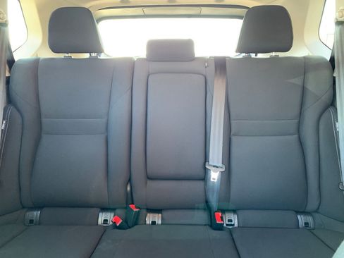 Used 2023 Nissan Rogue S image 37