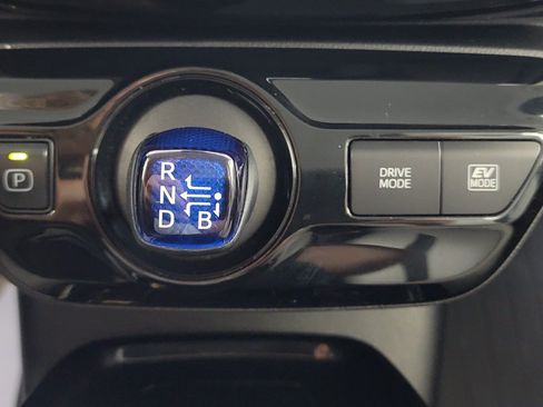Used 2021 Toyota Prius XLE AWD/4WD image 17