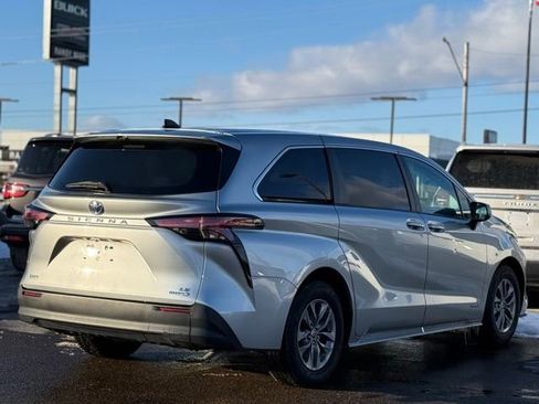 Used 2021 Toyota Sienna LE image 34