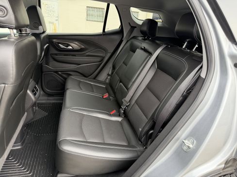 Used 2023 GMC Terrain SLT image 12