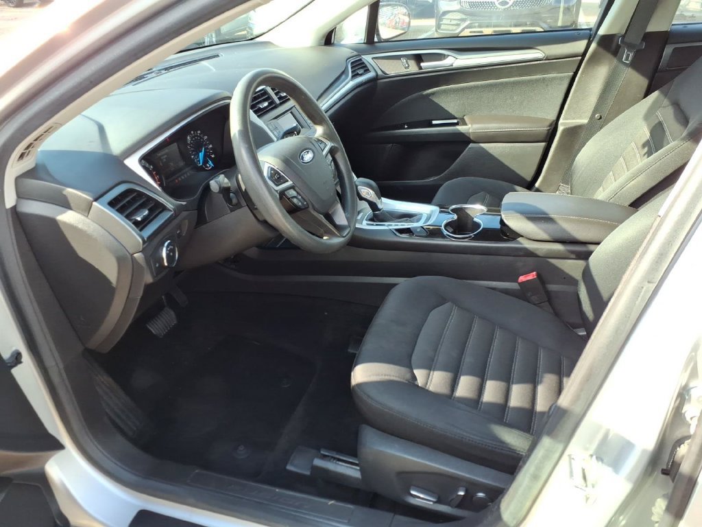 Used 2014 Ford Fusion SE FWD image 10