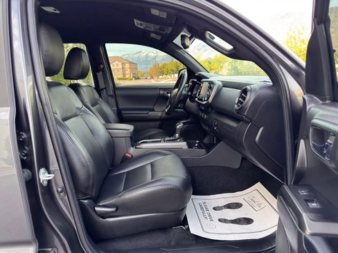 Used 2022 Toyota Tacoma TRD Off-Road w/ Technology Package image 22