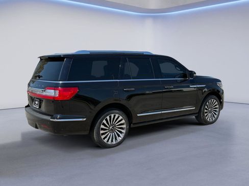 Used 2021 Lincoln Navigator Reserve w/ Luxury Package AWD/4WD image 3