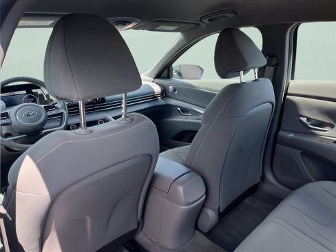 Used 2022 Hyundai Elantra SEL w/ Convenience Package FWD image 22
