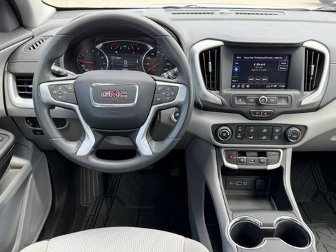 Used 2024 GMC Terrain SLE FWD image 17