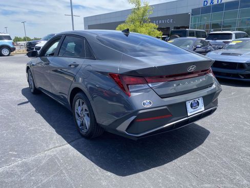 Used 2024 Hyundai Elantra SEL FWD image 5