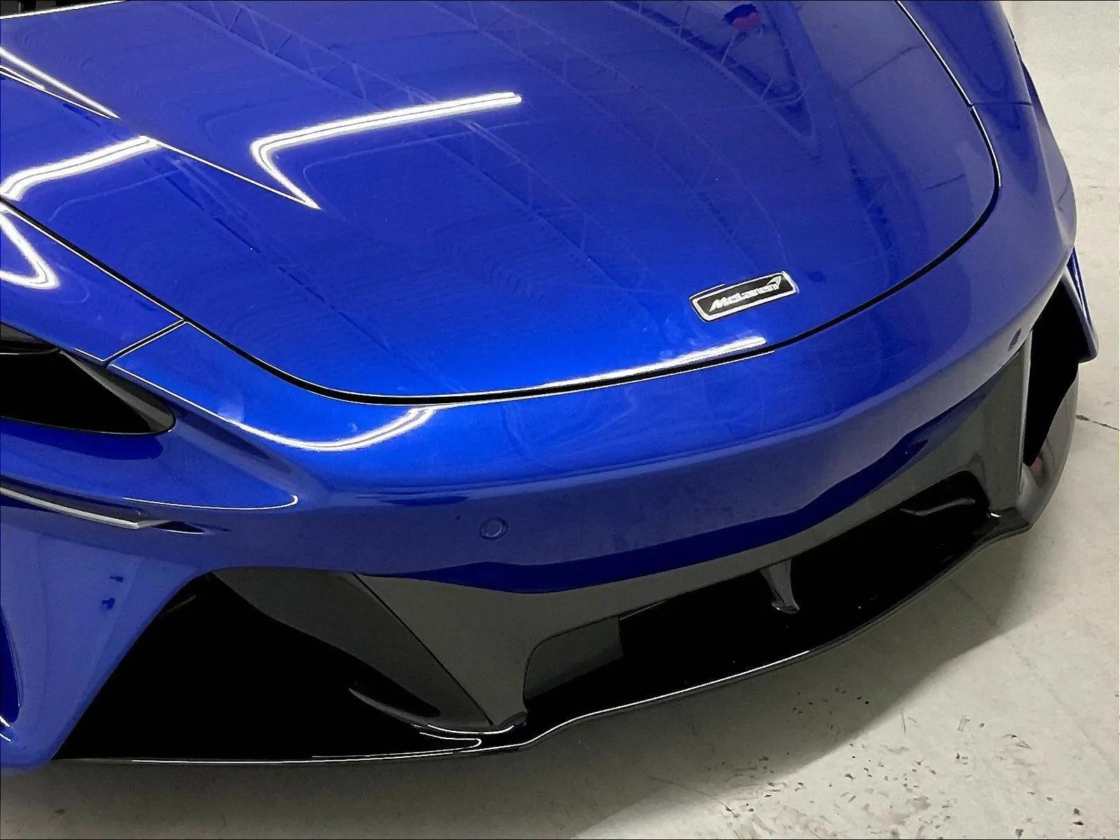 Used 2023 McLaren Artura RWD image 35