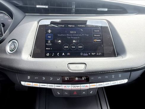Used 2022 Cadillac XT4 Luxury w/ Cold Weather Package FWD image 11