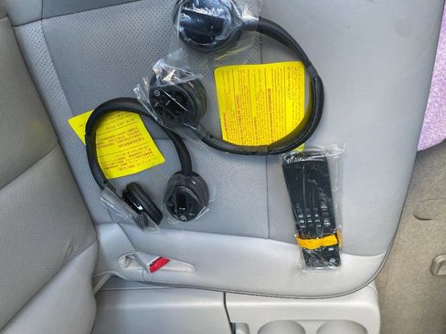 Used 2012 Nissan Quest LE image 30