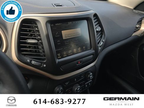Used 2016 Jeep Cherokee Latitude w/ Comfort/Convenience Group AWD/4WD image 25