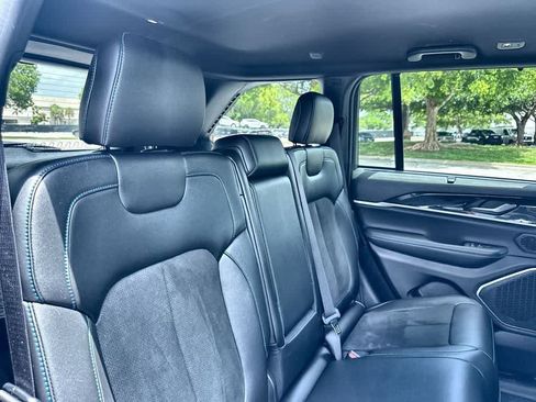 Used 2022 Jeep Grand Cherokee Trailhawk w/ Luxury Tech Group III AWD/4WD image 26