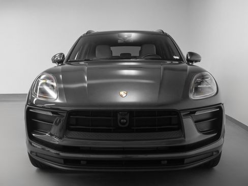 Used 2025 Porsche Macan image 8