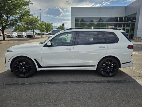 Used 2023 BMW X7 xDrive40i w/ M Sport Package AWD/4WD image 9