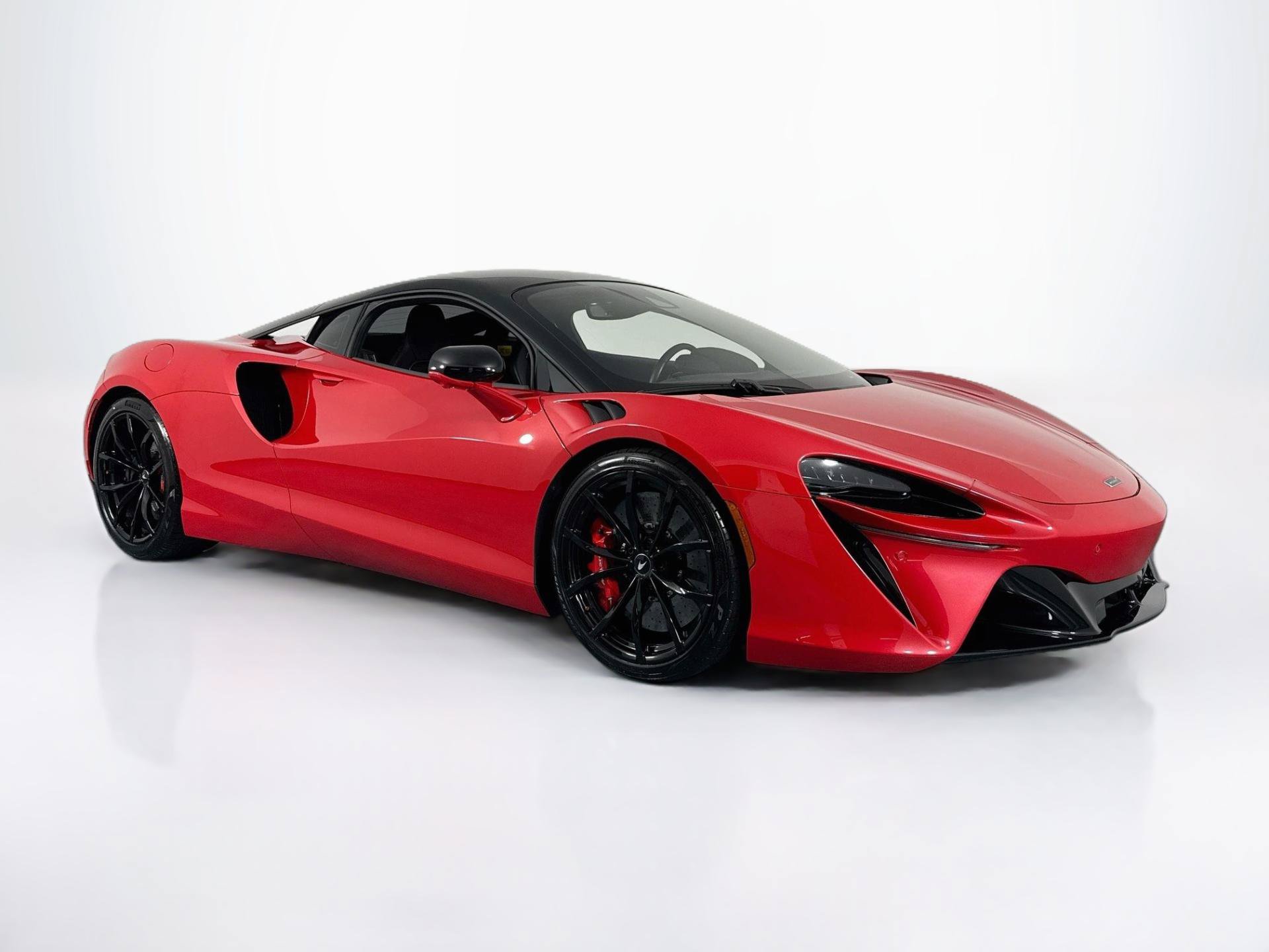 Used 2024 McLaren Artura RWD image 3