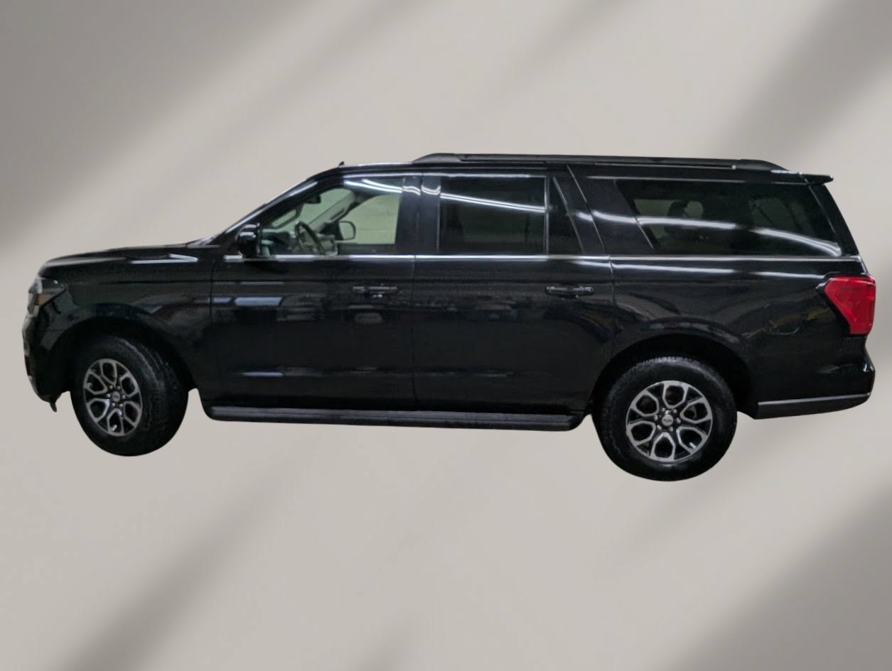 Used 2024 Ford Expedition Max XLT AWD/4WD image 3