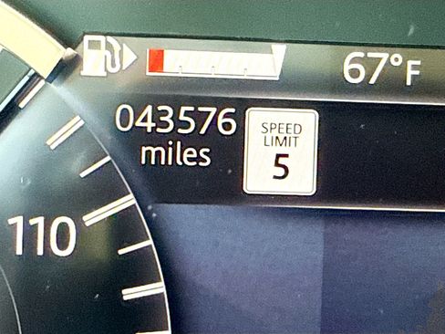 Used 2022 Land Rover Discovery Sport SE image 41