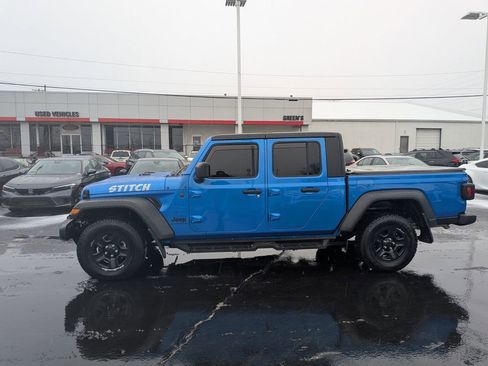 Used 2024 Jeep Gladiator Sport image 4