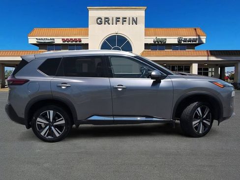 Used 2023 Nissan Rogue Platinum w/ Platinum Premium Package FWD image 3