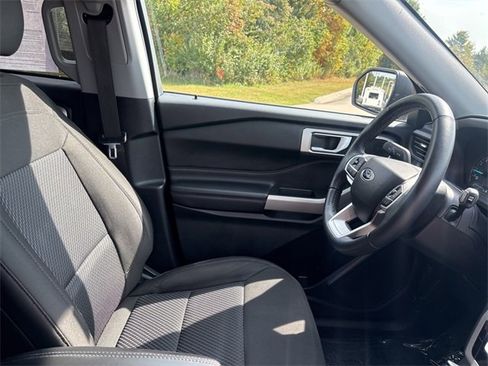 Used 2023 Ford Explorer XLT image 34