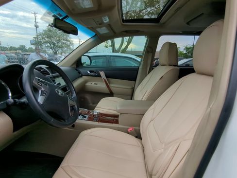 Used 2013 Toyota Highlander Limited AWD/4WD image 6