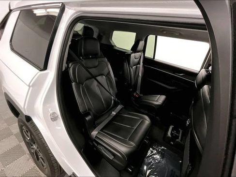 Used 2023 Jeep Grand Cherokee L Limited AWD/4WD image 25