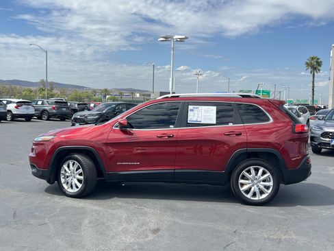 Used 2017 Jeep Cherokee Limited w/ Luxury Group image 2