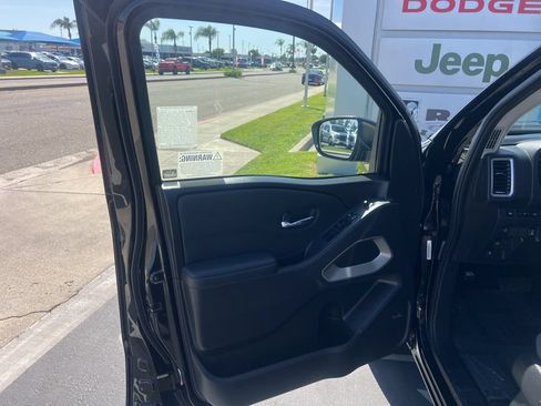 Used 2024 Nissan Frontier SV w/ SV Convenience Package RWD image 27