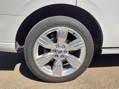 Used 2022 Ford Expedition Platinum image 2