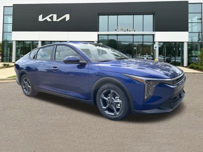 New 2025 Kia K4 LXS