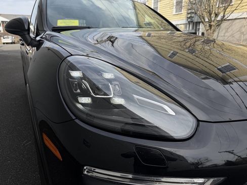 Used 2018 Porsche Cayenne S Platinum image 13